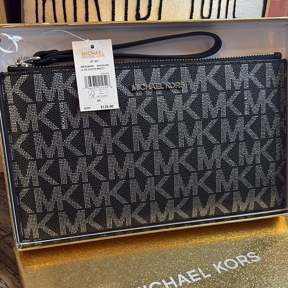 NWT- Michael Kors Jet Set Clutch/Wristlet with Iconic MK Monogram - Picture 2 of 8